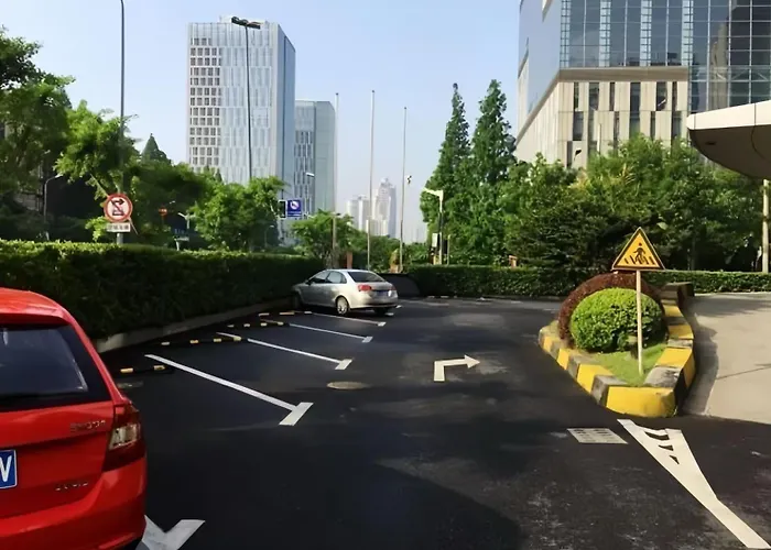 Radisson Red Shanghai Wujiaochang Hotel