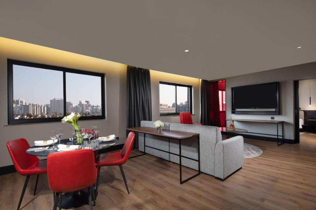 Radisson Red Wujiaochang Hotel Xangai